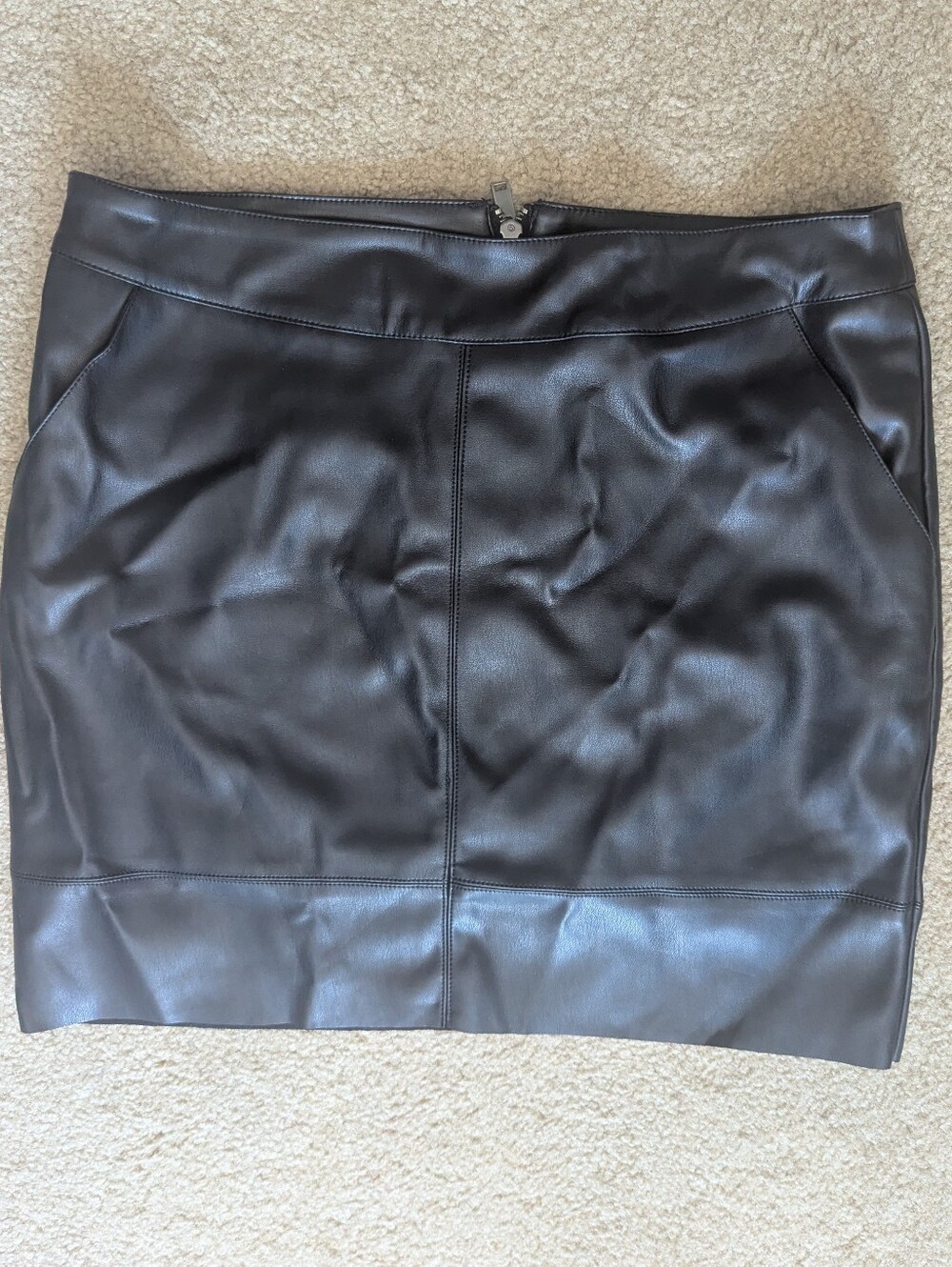 Fahsyee Faux Leather Mini Skirt — Black